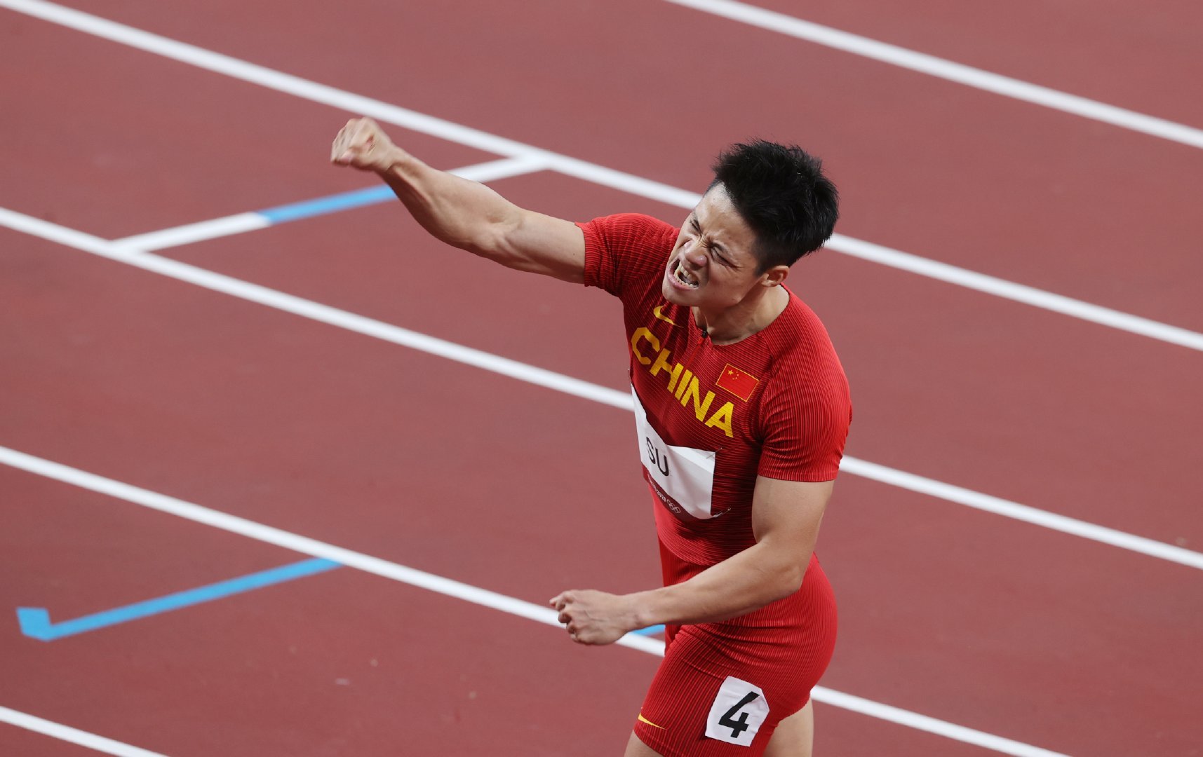 关于苏炳添打破历史纪录，F1车队教练泪洒赛场的信息